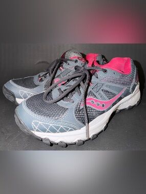 Saucony Women's Gray and Pink Trail Running Sneakers